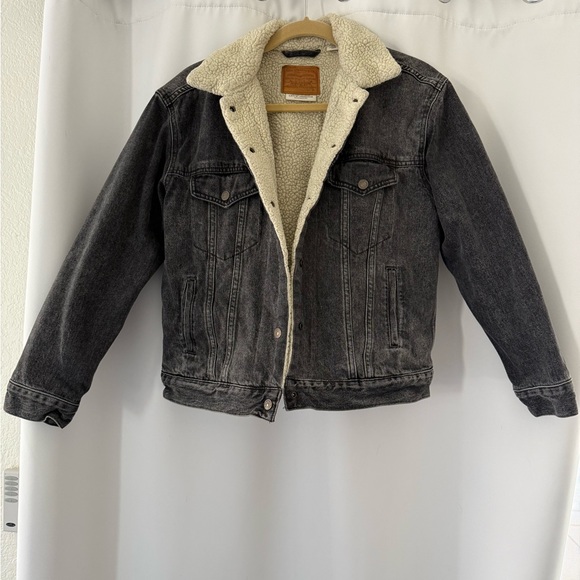 Black Levi’s Denim Sherpa Jacket - Picture 1 of 3